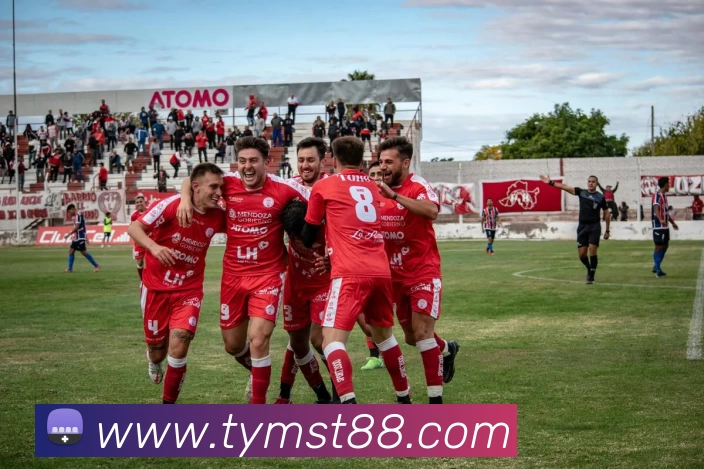 聚焦网球：探讨北京网球队在战术灵活性与适应性方面的成功经验与挑战